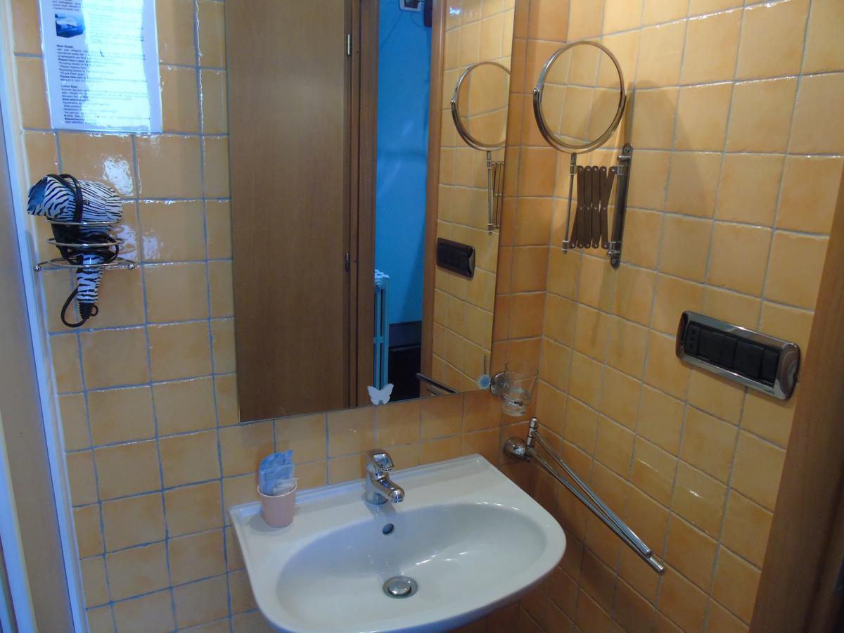 Hotel Rainbow Арма ди Таджия Екстериор снимка